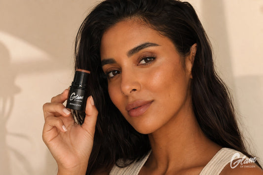 Femme marocaine à peau mate au teint doré et hâlé d'été — Glam of Sweden Maroc