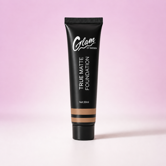 Fond de teint True Matte N01 — tube sur fond rose