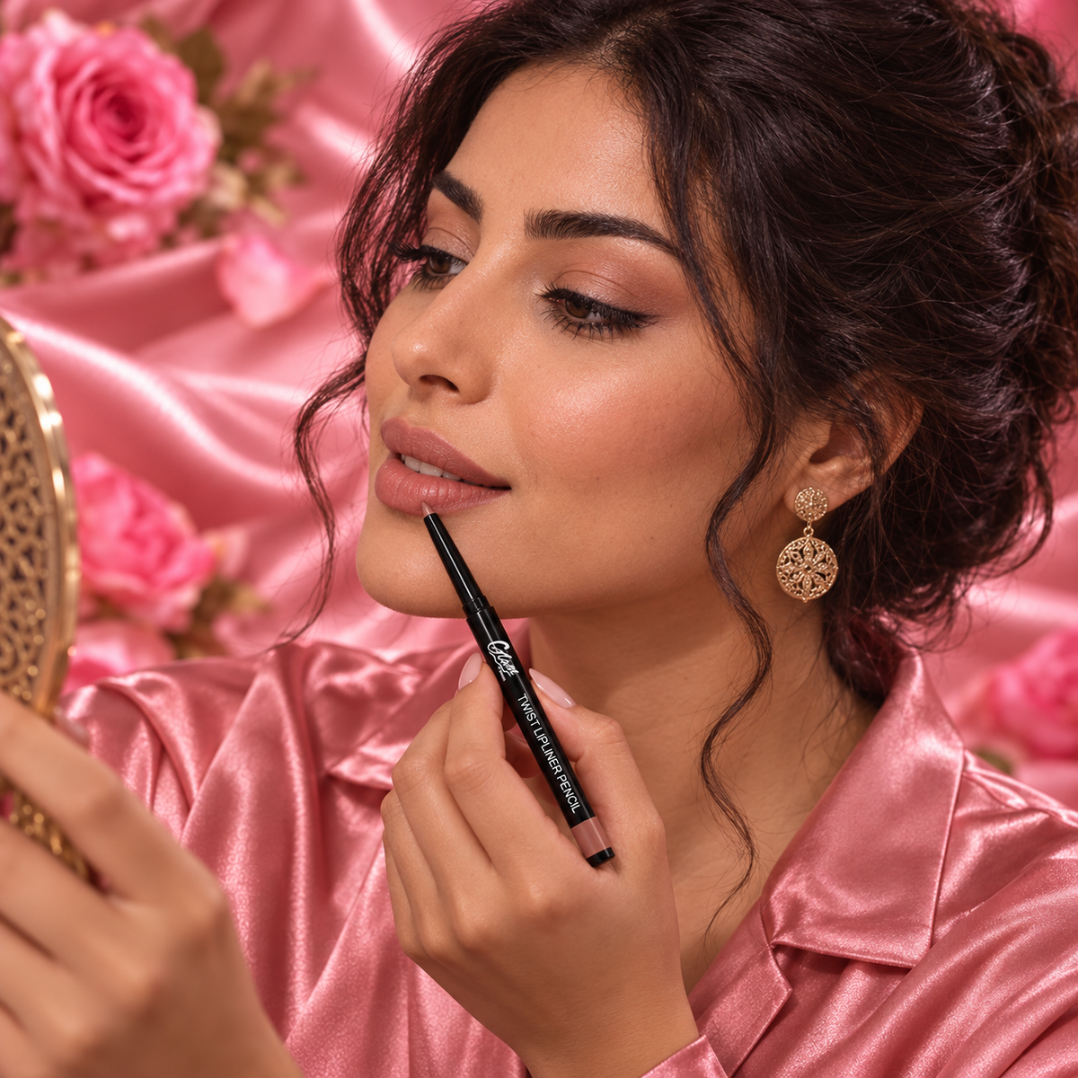 Crayon à Lèvres Twist — Application du Nude foncé — modèle marocain adulte