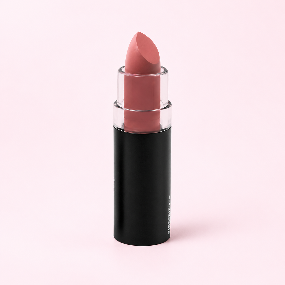 Rouge à Lèvres Mat — 02 - Nude Pink sur fond rose clair