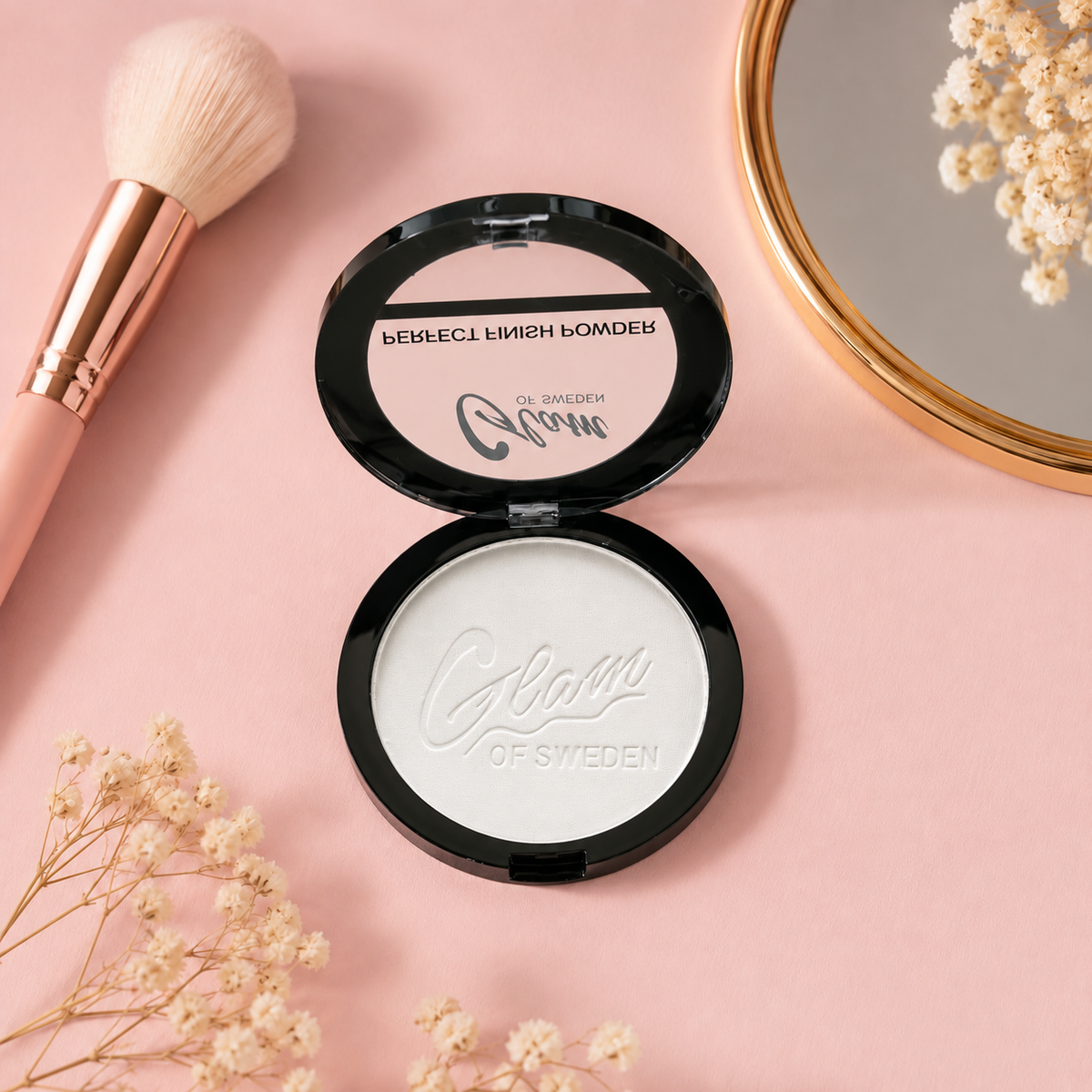 Perfect Finish Powder Clear H01485 — mise en scène du boîtier ouvert