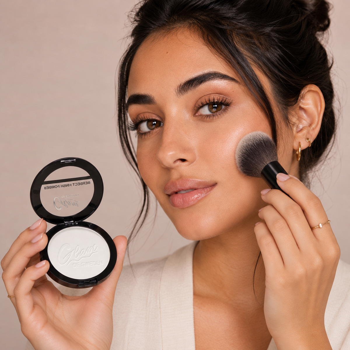 Perfect Finish Powder Clear H01485 — illustration d’application au pinceau