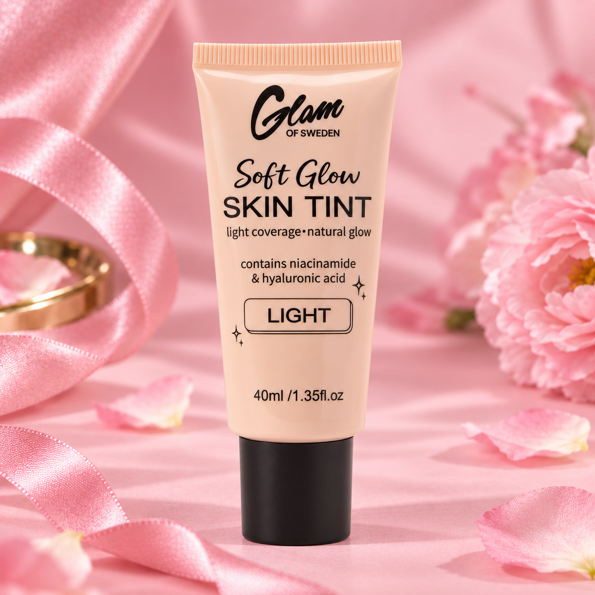 Soft Glow Skin Tint Light 40 ml, visuel sur fond rose